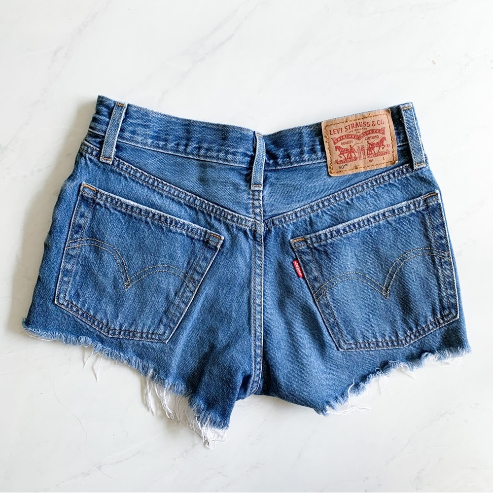 Levi’s 501 medium wash denim distressed shorts size 24